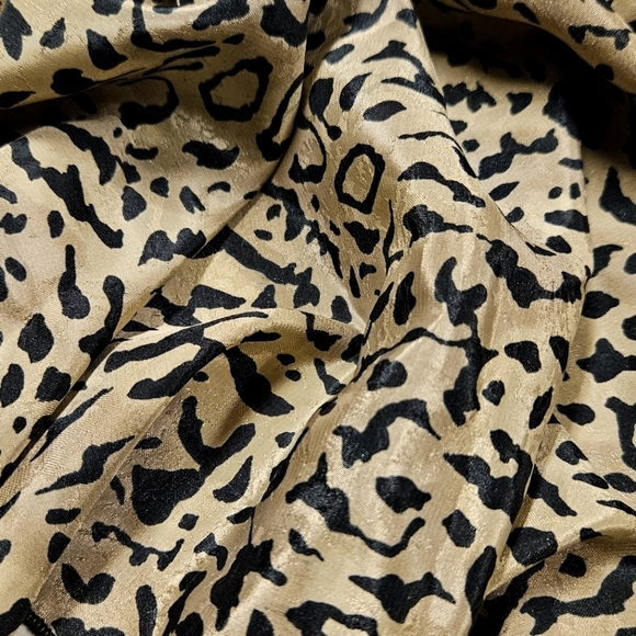 Vintage leopard jaguars tiger print like silk sheer Beige gold tone scraft - Picture 4 of 8